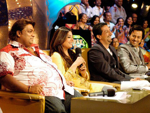 contestants performing in chak de bachche a reality show on 9x channel 2