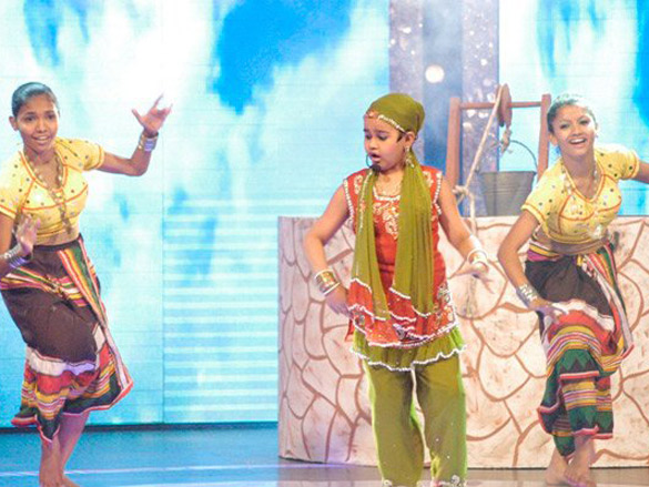contestants performing in chak de bachche a reality show on 9x channel 6
