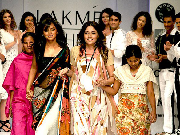 neetu chandra walks the ramp at the lakme fashion week 2008 2