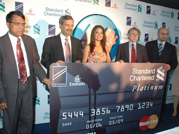 sandhya mridul launches standard chartereds new credit card 2