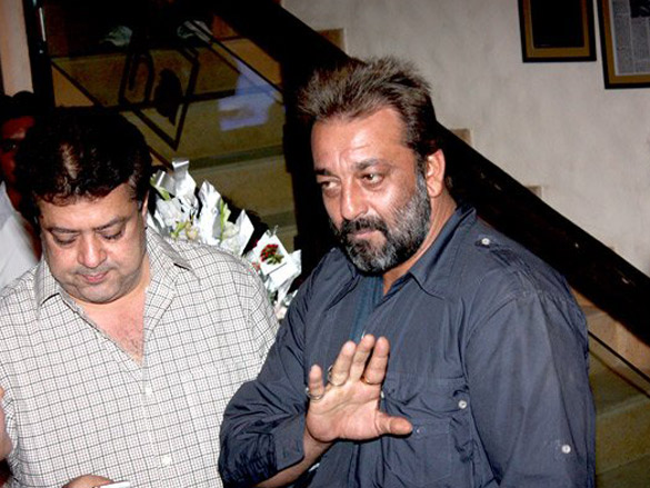 sanjay dutt anil kapoorajay devgnranbir kapoor and other bollywood hunks at hakim aalims hair lounge 3