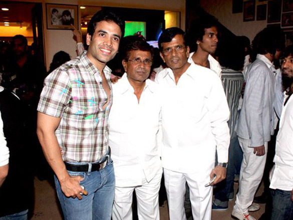 sanjay dutt anil kapoorajay devgnranbir kapoor and other bollywood hunks at hakim aalims hair lounge 11