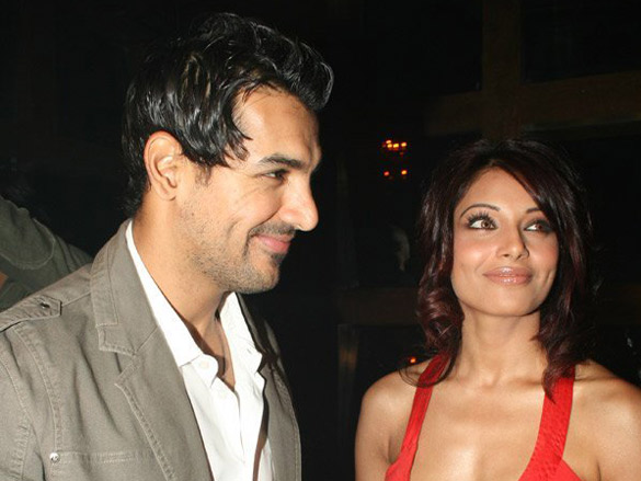 john and bipasha at the launch of rocky s club 5