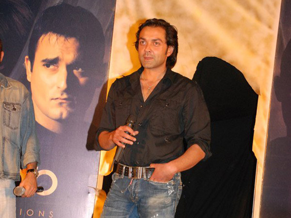 akshaye khanna and bobby deol present urvashi sharmas 1st public appearance 4