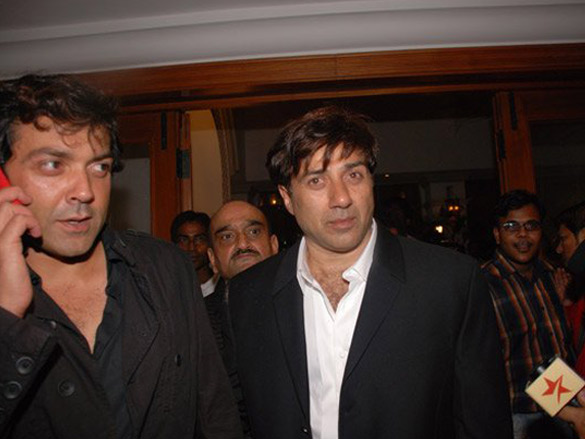 amitabh bachchan releases dev anand autobiography romancing with life 18