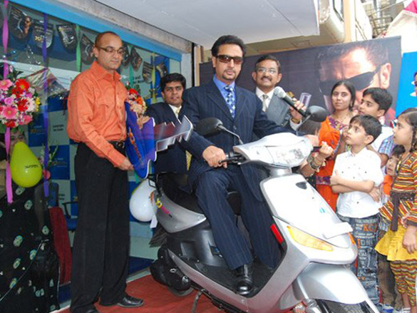 gulshan grover unveils yo speed electric bike 6