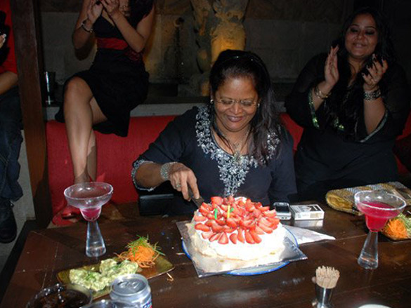 amrita and malaika celebrate their mothers birthday 2