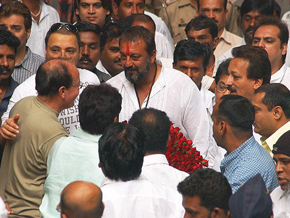 sanjay dutt returns home 4
