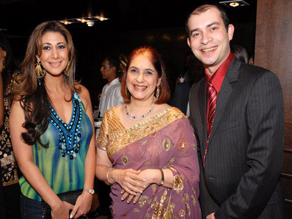 priyanka chopra unveils shobha asars jewellery store 10