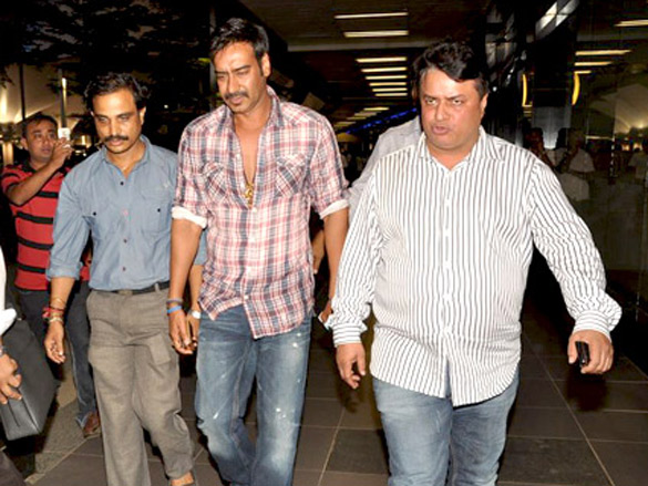 ajay devgn johny lever and shakti kapoor snapped at airport 3