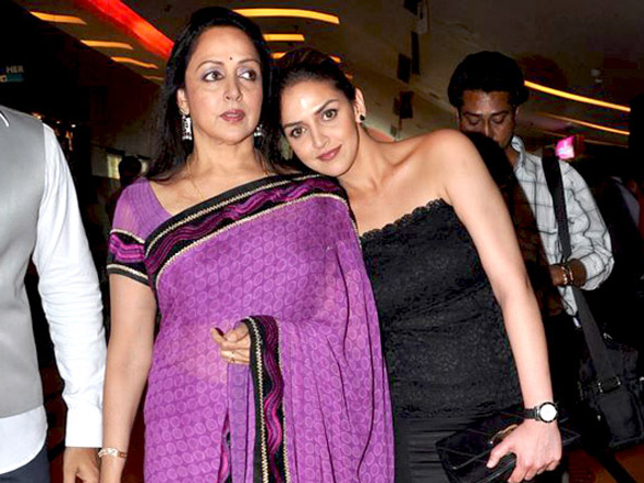 hema and esha deol unveil tell me o kkhuda look 10
