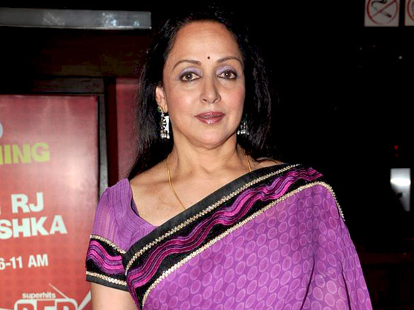 hema and esha deol unveil tell me o kkhuda look 15