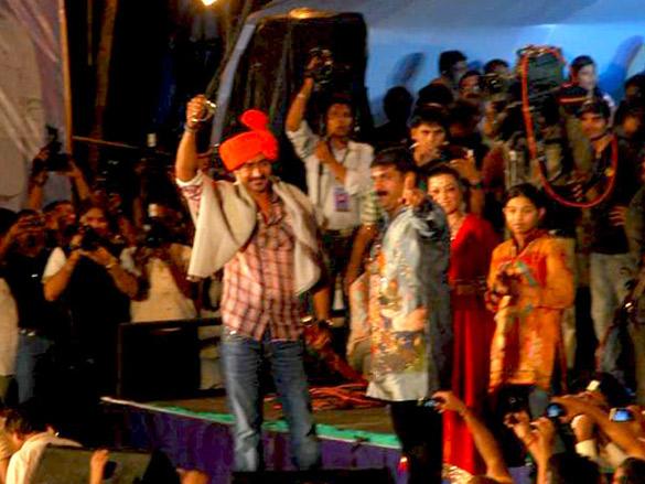 ajay soha and neil at sachin ahirs dahi handi celebration 3
