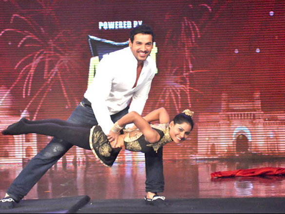 john and genelia promote force on indias got talent 6