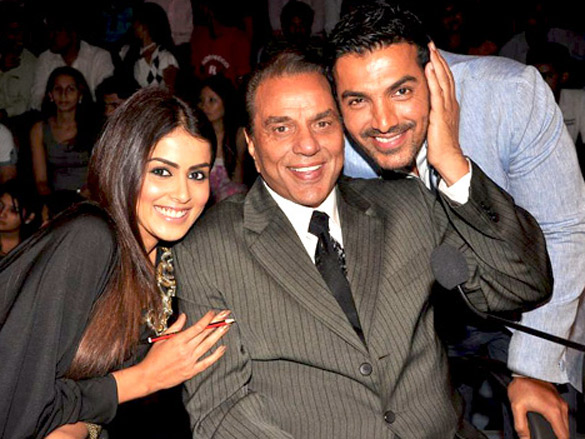 john and genelia promote force on indias got talent 9