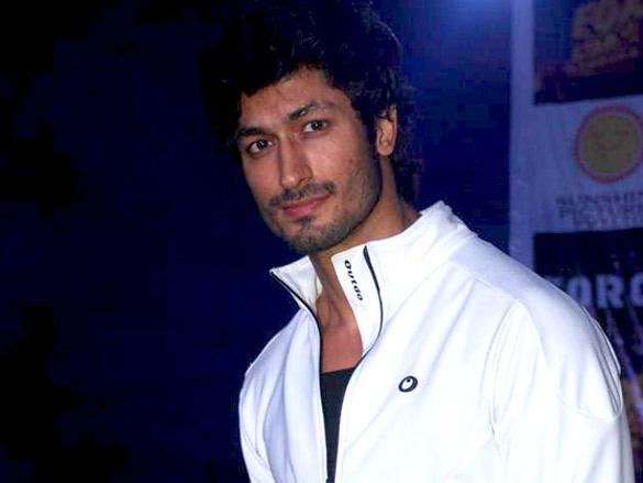 vidyut jamwal performs live stunts for film force 8