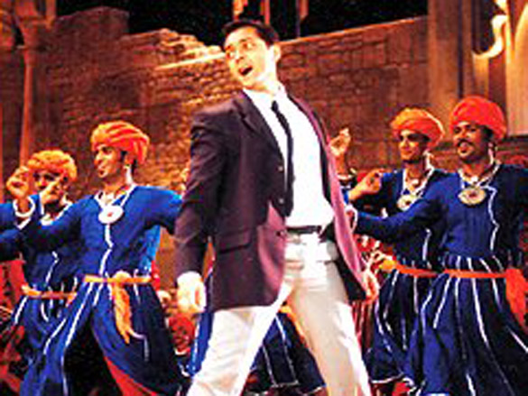 ab tumhare hawale watan saathiyo movie still 20