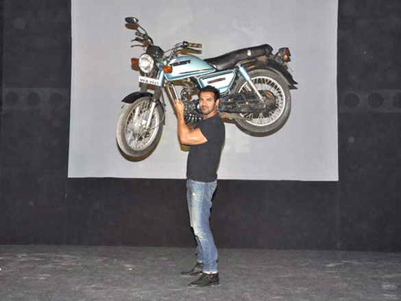 john abraham lifts a bike at force promotions 5