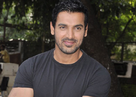 Action Abraham in Housefull 2 Action Abraham in Housefull 2