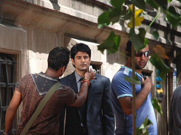 on the sets of aamir 8