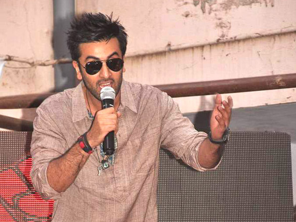ranbir kapoor and nargis fakhri promote rockstar at mmk college 8