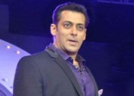 Salman visits Mumbai for a few hours on weekend for Bigg Boss