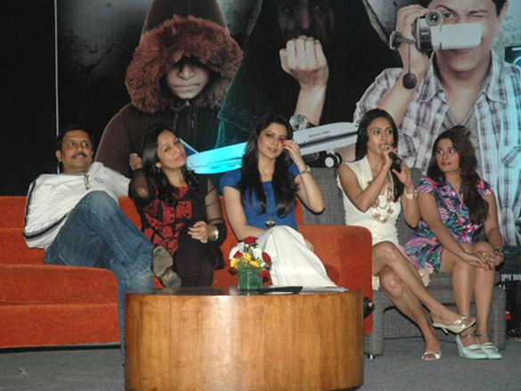 hrishita bhatt at shakal pe mat ja press meet 3