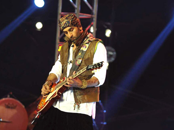 ranbir and rahman rock at rockstar live concert 10