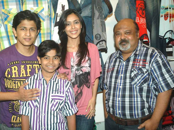 hrishita bhatt promotes her film shakal pe mat ja 2