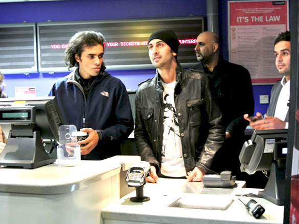 ranbir imtiaz and nargis at london theatre 2