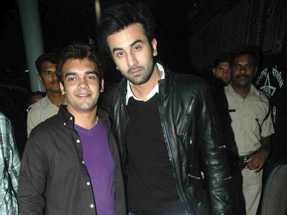 imtiaz ranbir and nargis snapped at the airport 6