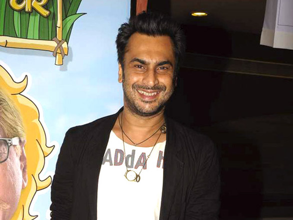 ranbir kapoor watches rockstar with family 10