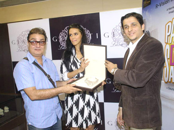 neha dhupia and vinay pathak at giantti event 2