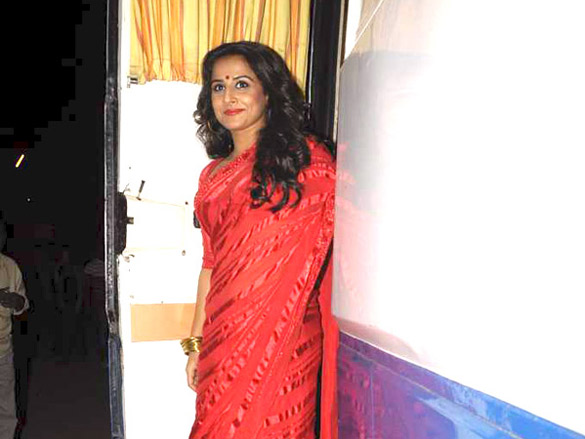 vidya balan on the sets of bade acchey lagtey hain 8