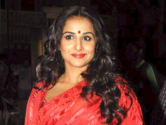 vidya balan on the sets of bade acchey lagtey hain 9