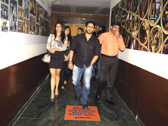 vivek oberoi and arshad warsi at the dirty picture screening 3