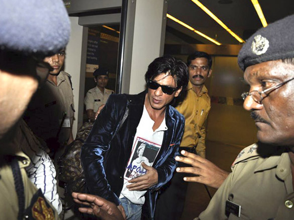 shahrukh and priyanka leave for dubai to promote don 2 9