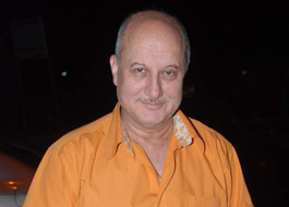 Triple role for Anupam Kher in Chashme Buddoor remake Triple role for Anupam Kher in Chashme Buddoor remake