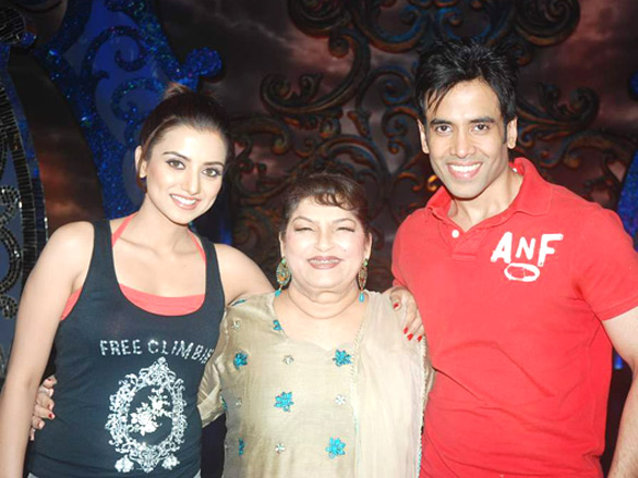 tusshar and kulraj on the sets of saroj khans dance show 6