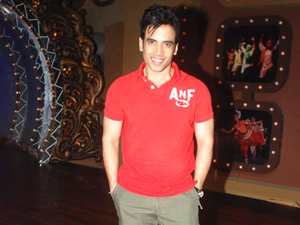 tusshar and kulraj on the sets of saroj khans dance show 9