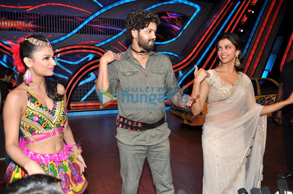 deepika promotes race 2 on nach baliye 5 3