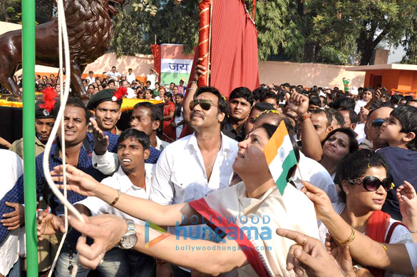 ajay devgn priya dutt at republic day celebration 7
