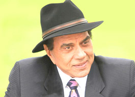 Dharmendra escapes unhurt on YPD2 set