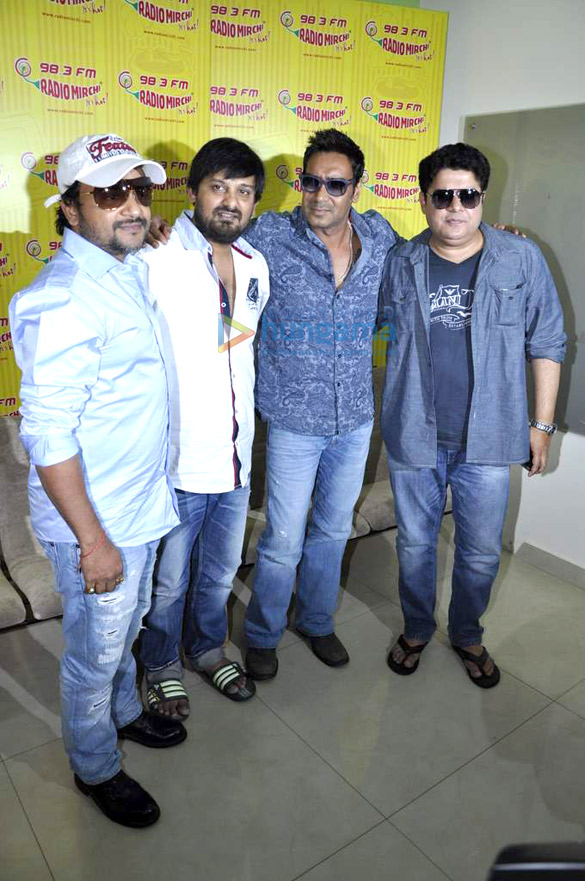 ajay devgn promotes himmatwala at radio mirchi 98 3 fm studio 3