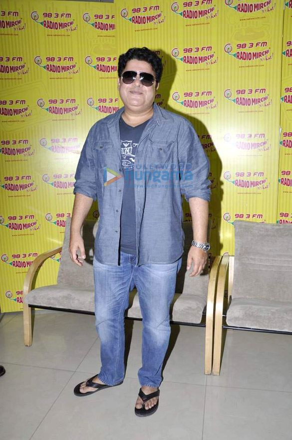 ajay devgn promotes himmatwala at radio mirchi 98 3 fm studio 9