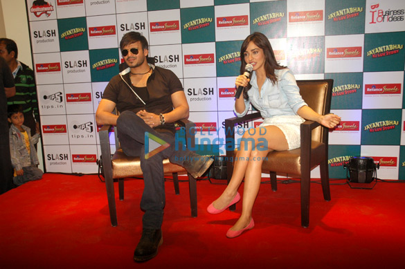 promotions of jayanta bhai ki luv story in pune 5