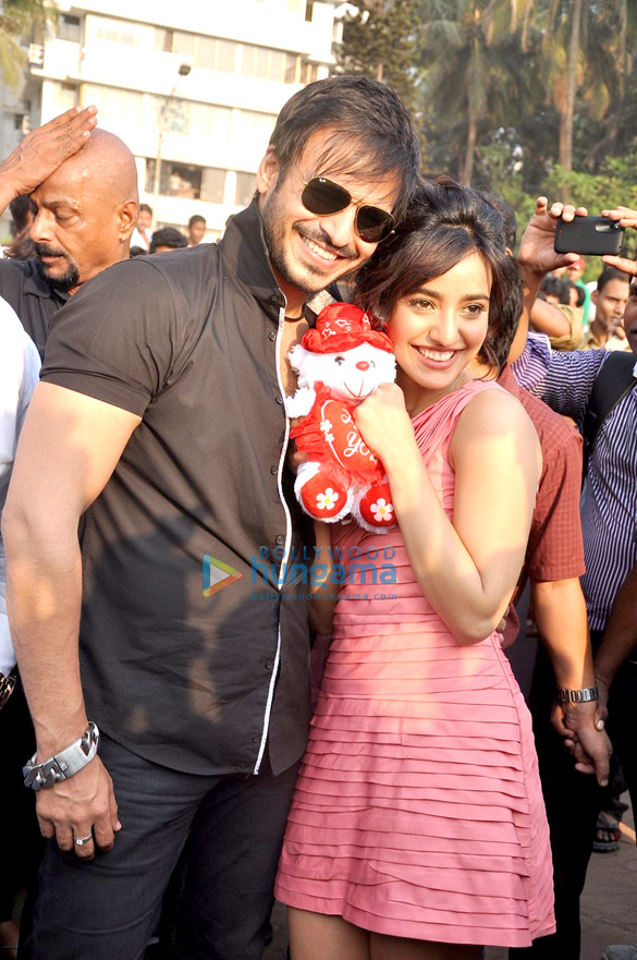 vivek proposes neha for jayanta bhai ki luv story promotions 5