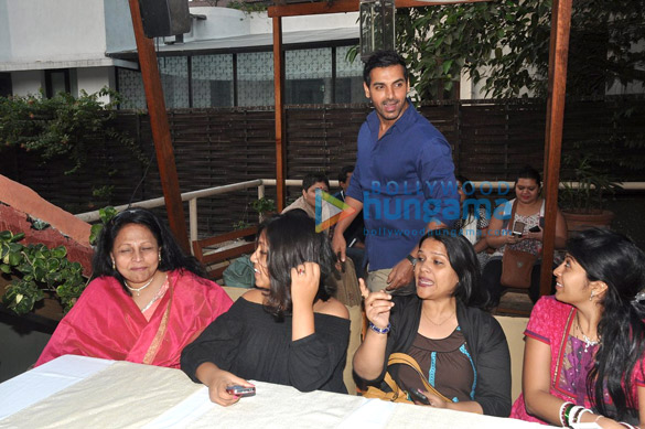 john promotes i me aur main with coffee date 5