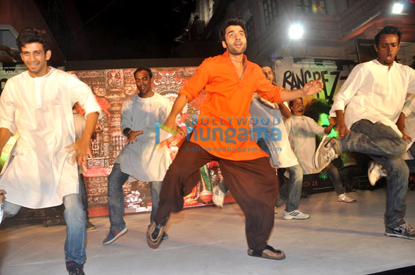 jackky promotes rangrezz at lalbaugh ka raja 7