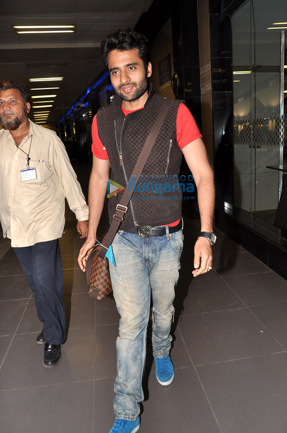 jackky bhagnani returns from rangrezzs promotions in dubai 4